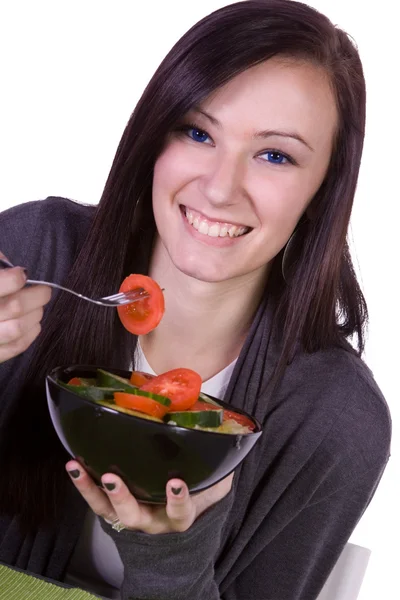 Красива дівчина їсть салат — стокове фото