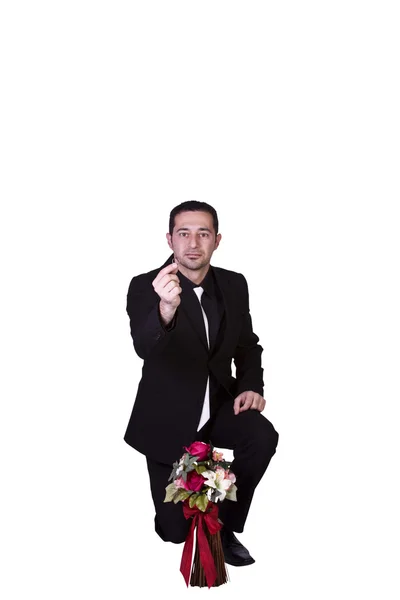 Uomo d'affari con fiori e proponendo — Foto Stock