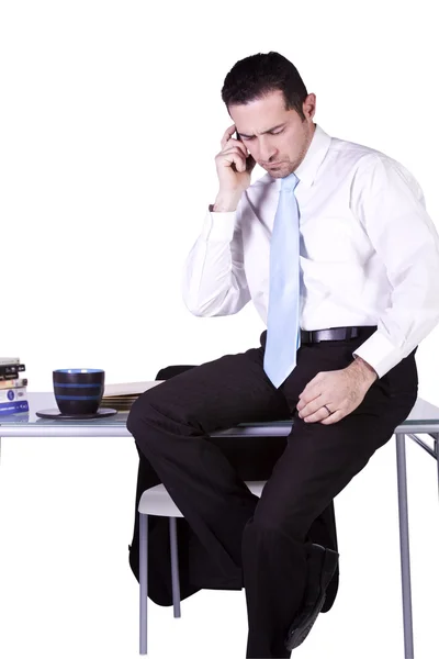 Επιχειρηματίας που κάθεται στο γραφείο του — Φωτογραφία Αρχείου