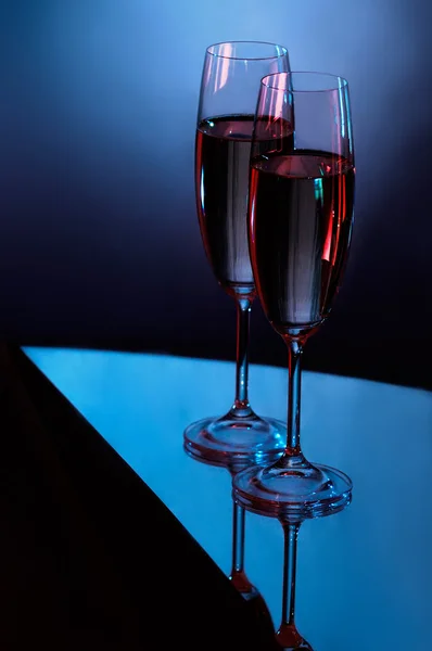 Two wine glasses with champagne — Stock Photo, Image