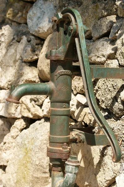 The old rusty manual pump — Zdjęcie stockowe