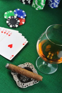 içki ve oyun kartları