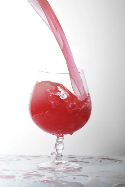 Liquide dans le verre à vin — Photo