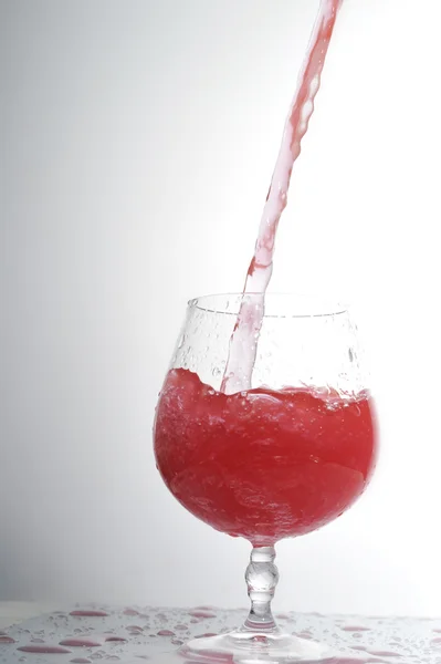 Kapalina ve skleniciワイングラスの液体 — Stock fotografie