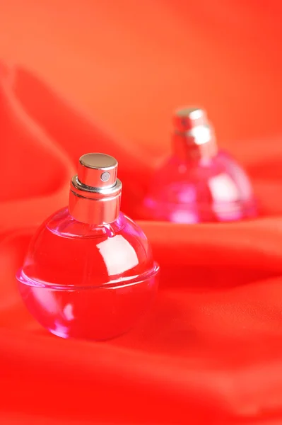 Twee flessen parfum. — Stockfoto