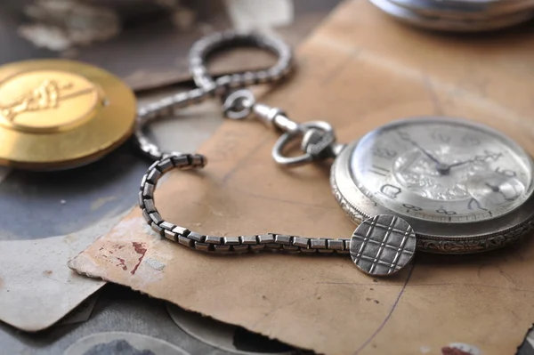 Very old watch on the grungde post card — Stock Photo, Image