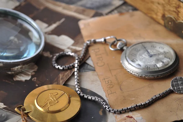Very old watch on the grungde post card — Stock Photo, Image