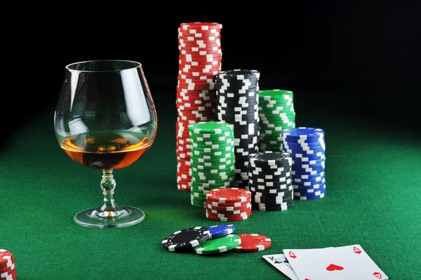 Beber e jogar cartas — Fotografia de Stock