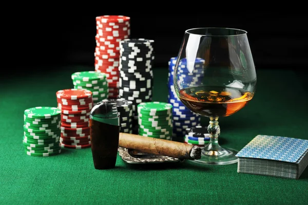 Drink and playing cards — Stock Photo, Image