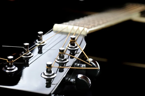 Шея чёрной гитары — стоковое фото
