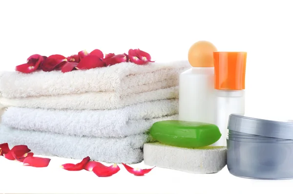 Muchas toallas y accesorios para bañarse — Foto de Stock