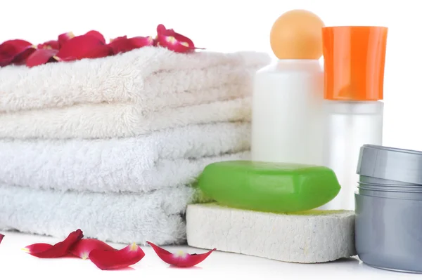 Nombreuses serviettes et accessoires de bain — Photo