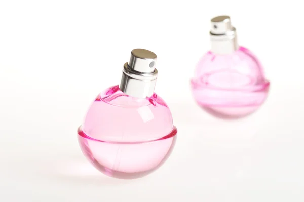 Dwie butelki perfum. — Zdjęcie stockowe