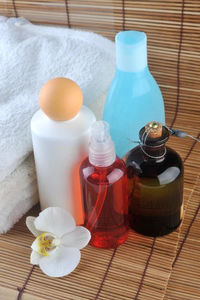 Cosmetics for body on straw napkin — Stock Photo, Image