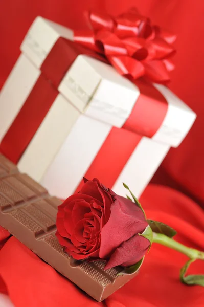 Gift en chocolade — Stockfoto