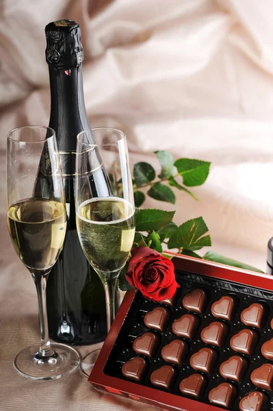 Champagne and red rose — Stock Photo, Image