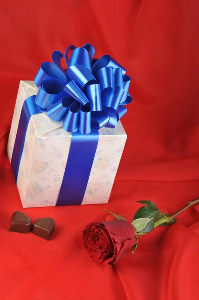 礼品和巧克力 — 图库照片