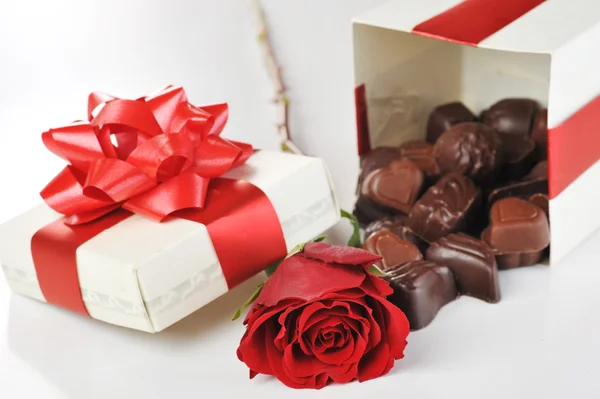 Chocolates and rose — Stock Photo, Image