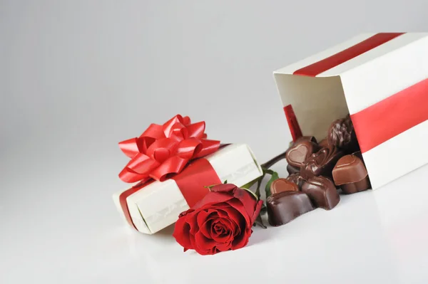 Chocolats et roses — Photo