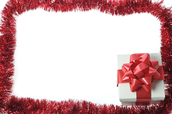 Kare kırmızı kurdele ve hediye kutusu — Stok fotoğraf