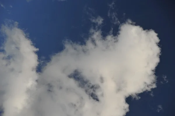 Weiße Wolke — Stockfoto