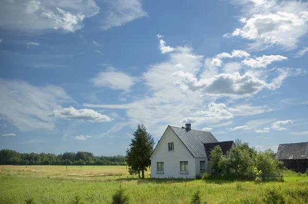 Дом в сельской местности — стоковое фото