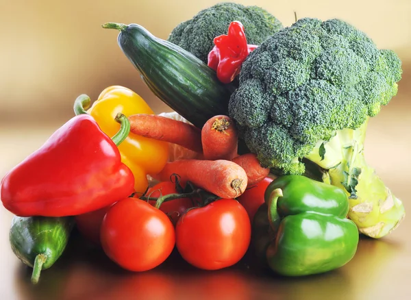 Warzywa na stole — Zdjęcie stockowe