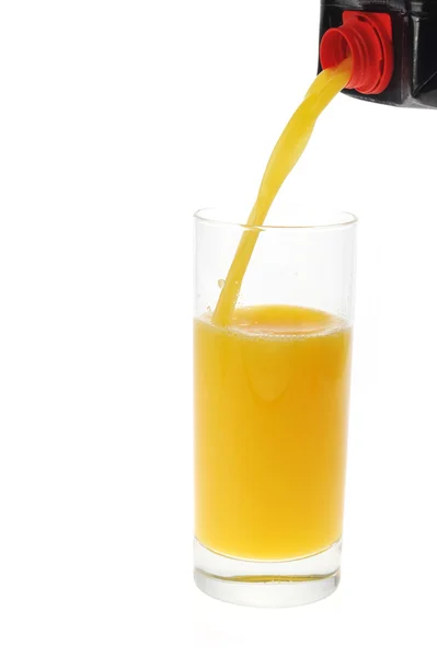 Orangensaft gießen — Stockfoto