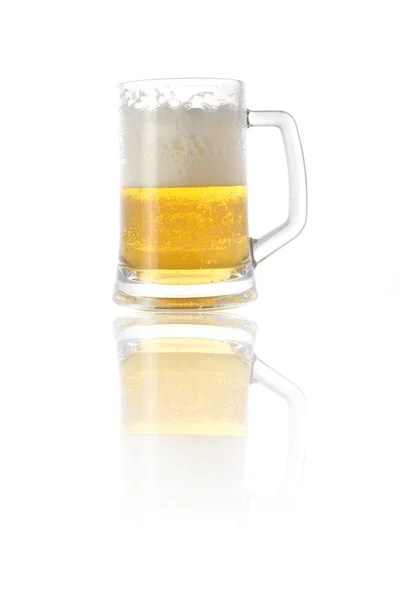 Piwo w kubek — Zdjęcie stockowe