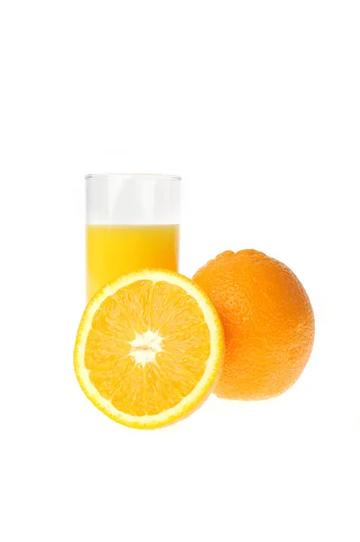 Sklenice s čerstvou pomerančovou šťávou — Stock fotografie
