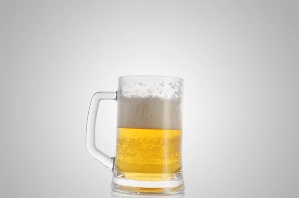 Birra in tazza — Foto Stock