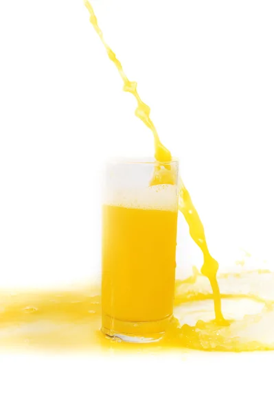 Strumień soku pomarańczowego — Zdjęcie stockowe