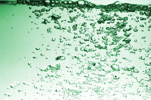 Bubblor i vattnet på nära håll — Stockfoto
