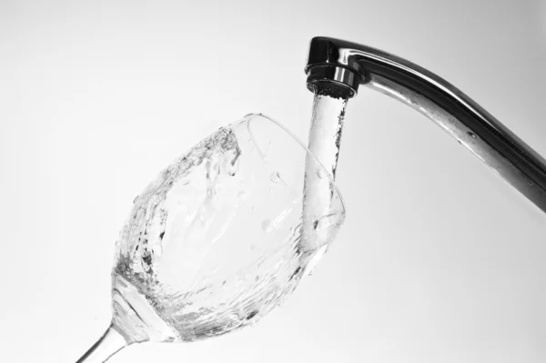 Acqua dal rubinetto — Foto Stock