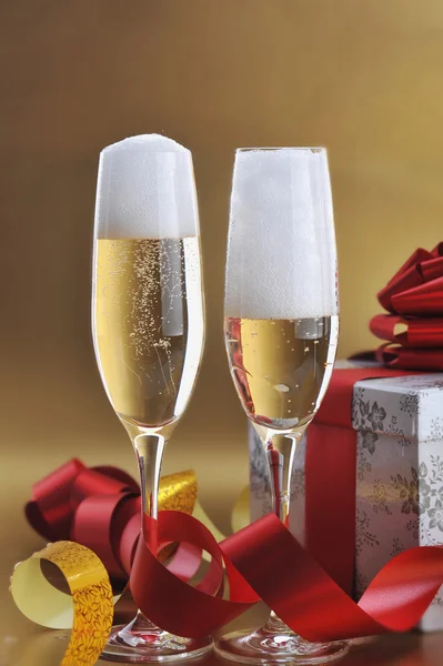 Due bicchieri con champagne — Foto Stock