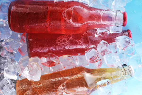 Бутылки с напитками
