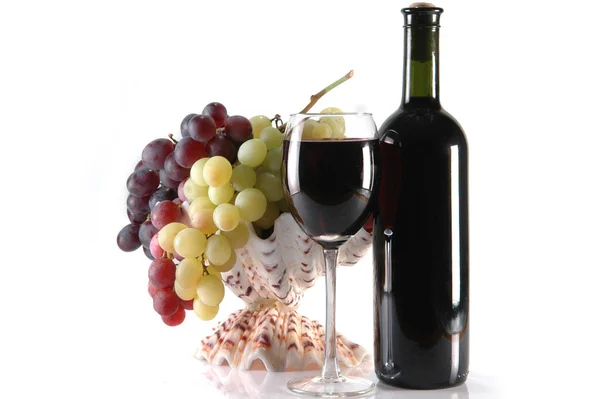 Виноград и бокал вина — стоковое фото