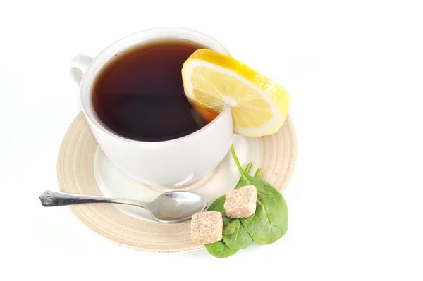 Plný šálek čaje s citronem — Stock fotografie
