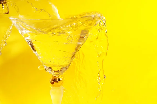 Water in cocktailglas Stockafbeelding