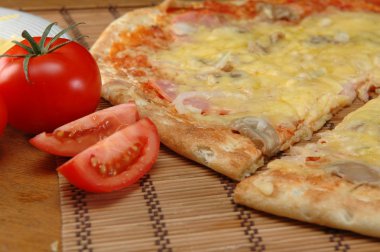 Pizza bıçak kesim pizza