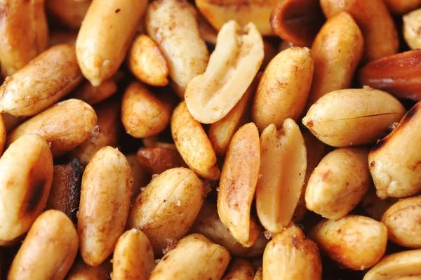 Жареный арахис — стоковое фото