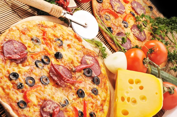Peynirli pizza — Stok fotoğraf