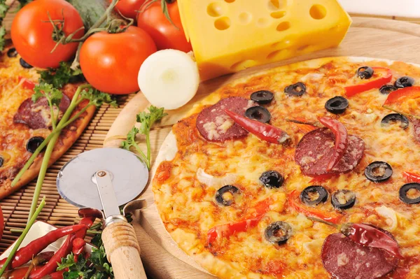 Pizza med ost — Stockfoto