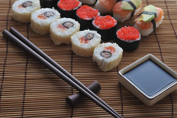 Sushi tradicional japonés —  Fotos de Stock