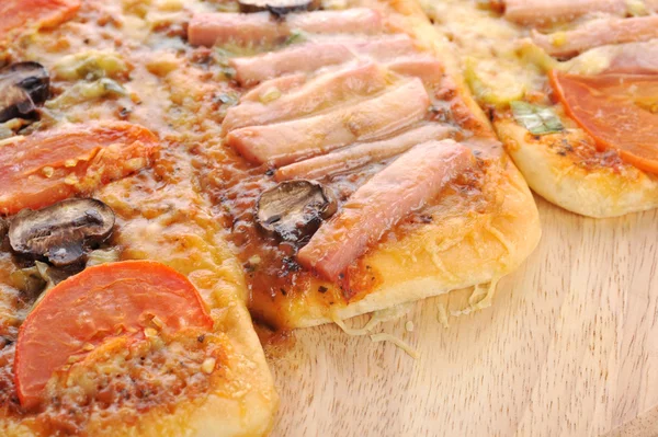 Jambonlu pizza. — Stok fotoğraf
