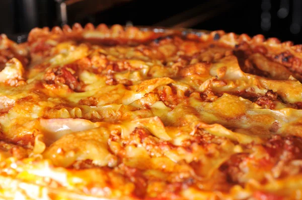 Po prostu pieczone lasagne — Zdjęcie stockowe
