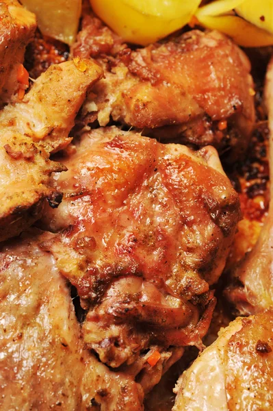 Вкусная жареная курица — стоковое фото