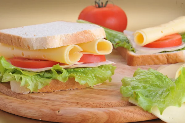 Φρέσκο και νόστιμο σάντουιτς — Φωτογραφία Αρχείου