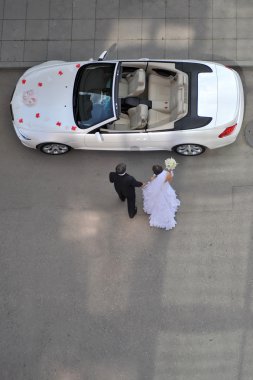 Bride and groom going to car clipart