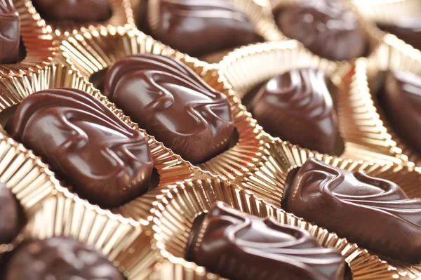 Goud folie doos chocolade — Stockfoto
